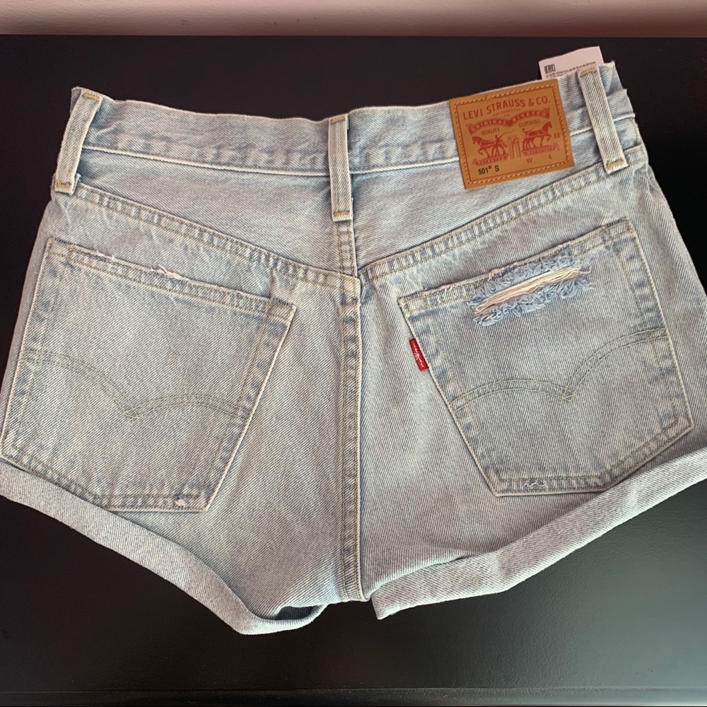 LEVIS - NEVER WORN Rolled Up High Waisted Shorts